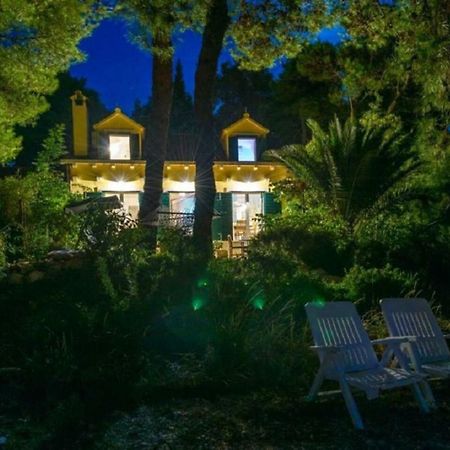 Deluxe Villa Sirena On The Beach With Pool Supetar Exterior photo