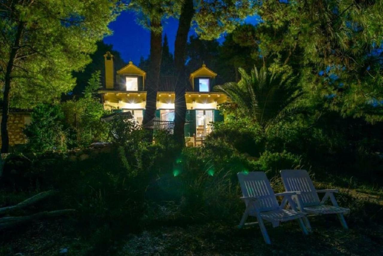 Deluxe Villa Sirena On The Beach With Pool Supetar Exterior photo