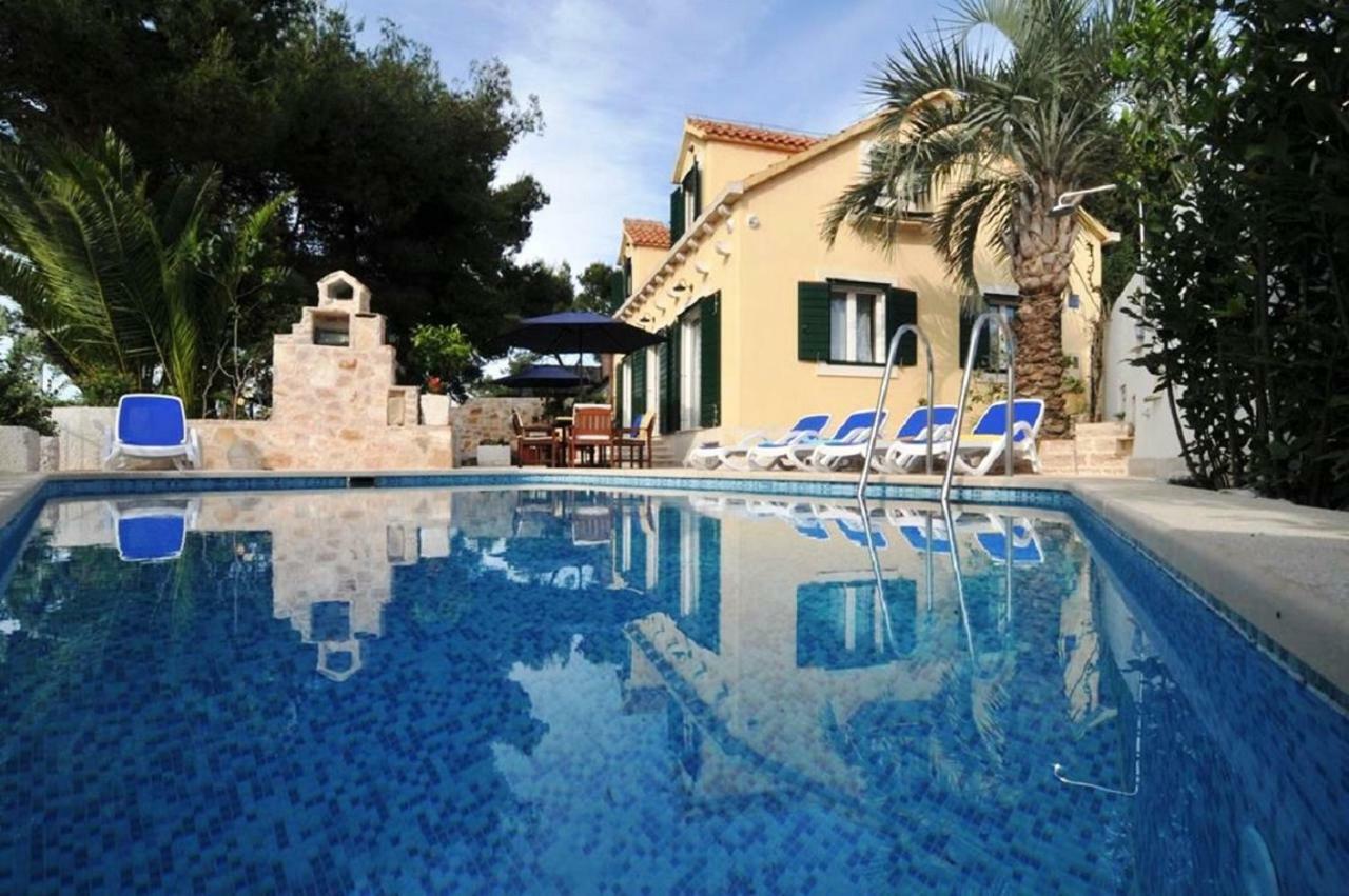 Deluxe Villa Sirena On The Beach With Pool Supetar Exterior photo