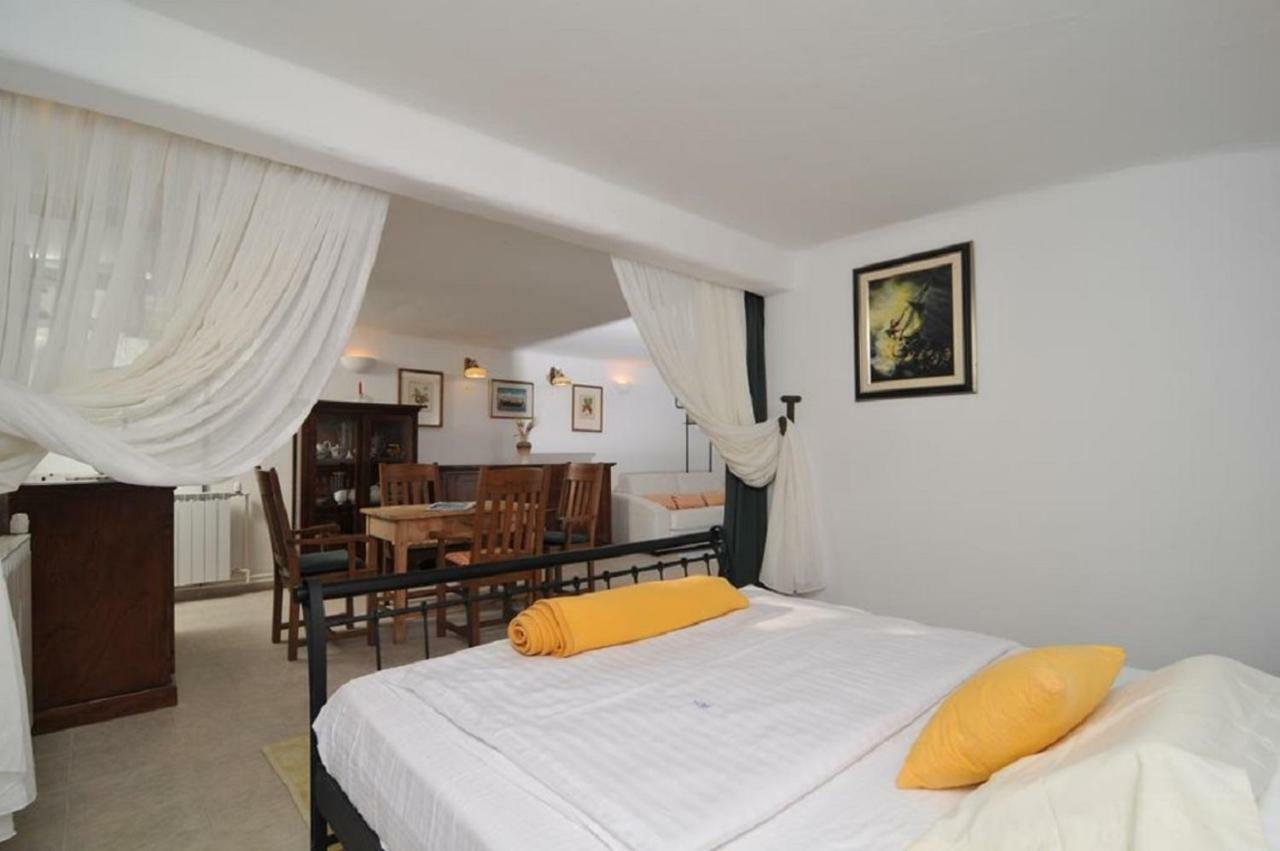 Deluxe Villa Sirena On The Beach With Pool Supetar Exterior photo