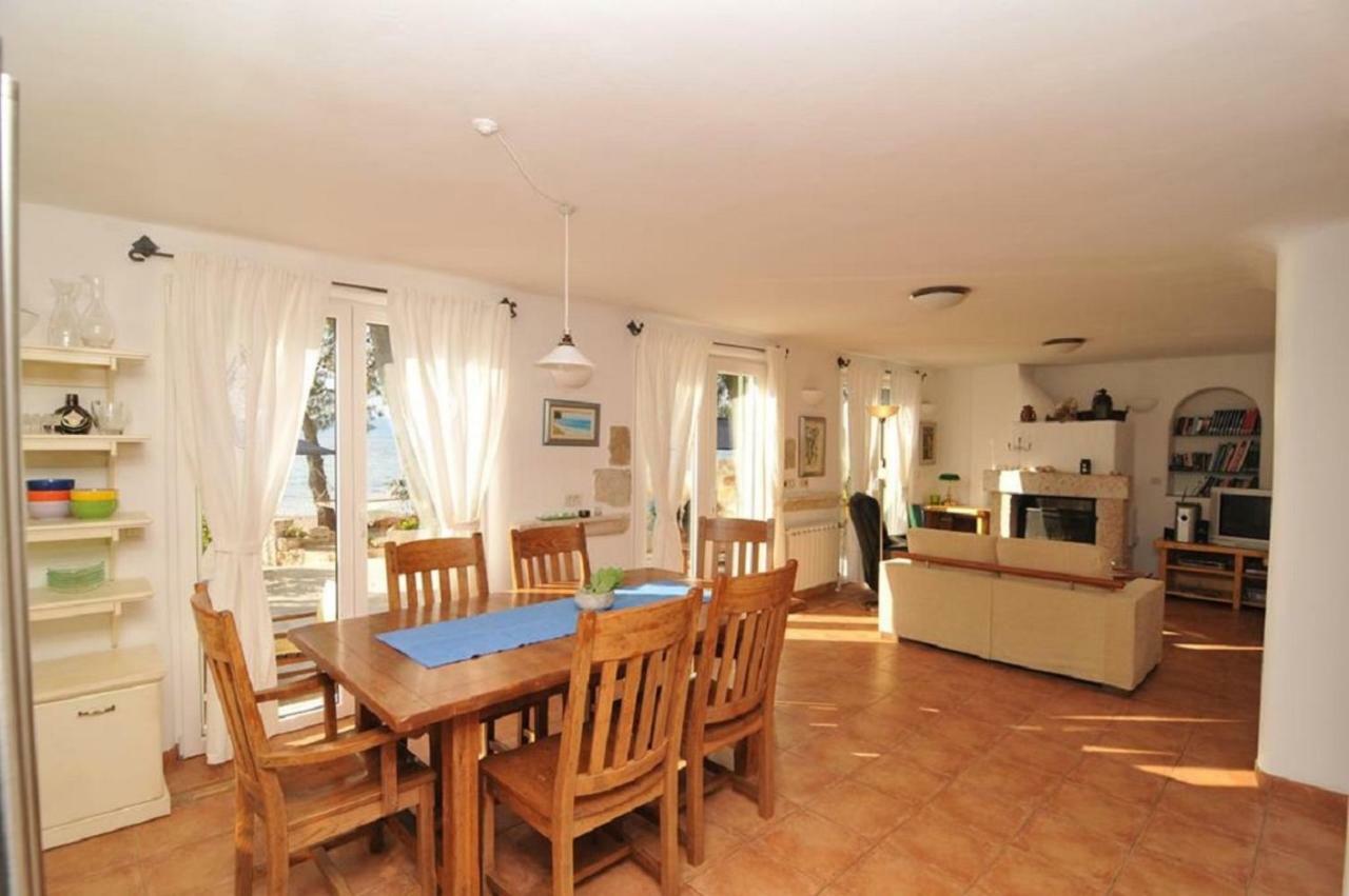 Deluxe Villa Sirena On The Beach With Pool Supetar Exterior photo