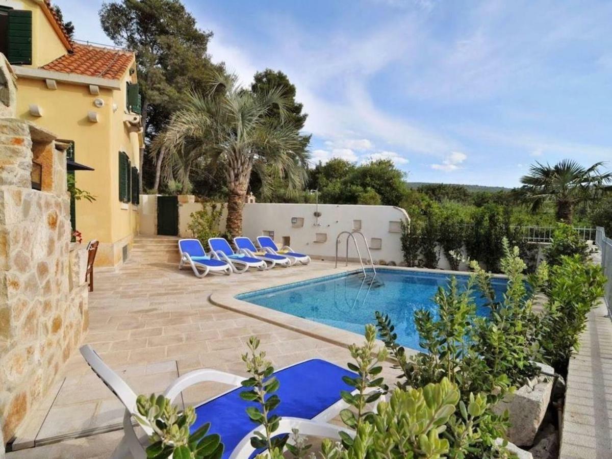 Deluxe Villa Sirena On The Beach With Pool Supetar Exterior photo