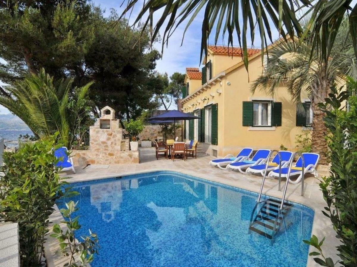 Deluxe Villa Sirena On The Beach With Pool Supetar Exterior photo