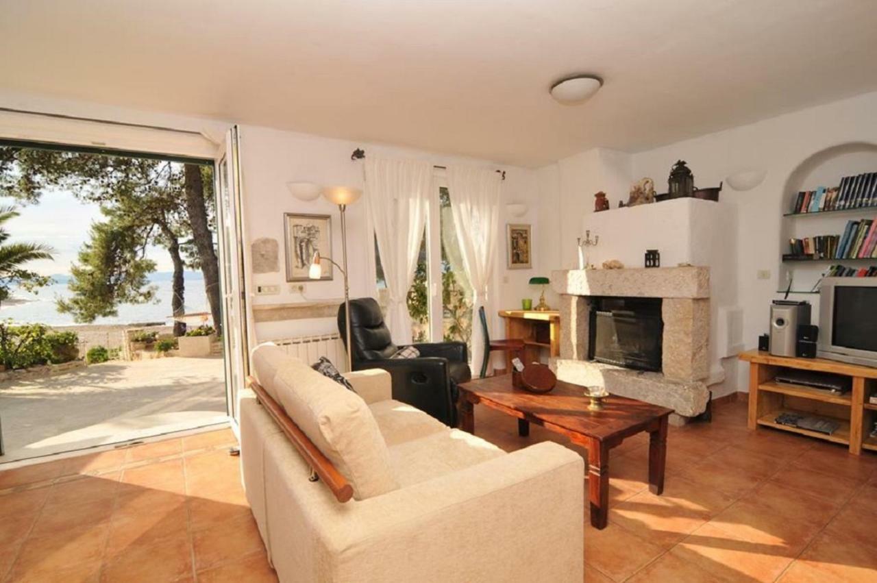 Deluxe Villa Sirena On The Beach With Pool Supetar Exterior photo