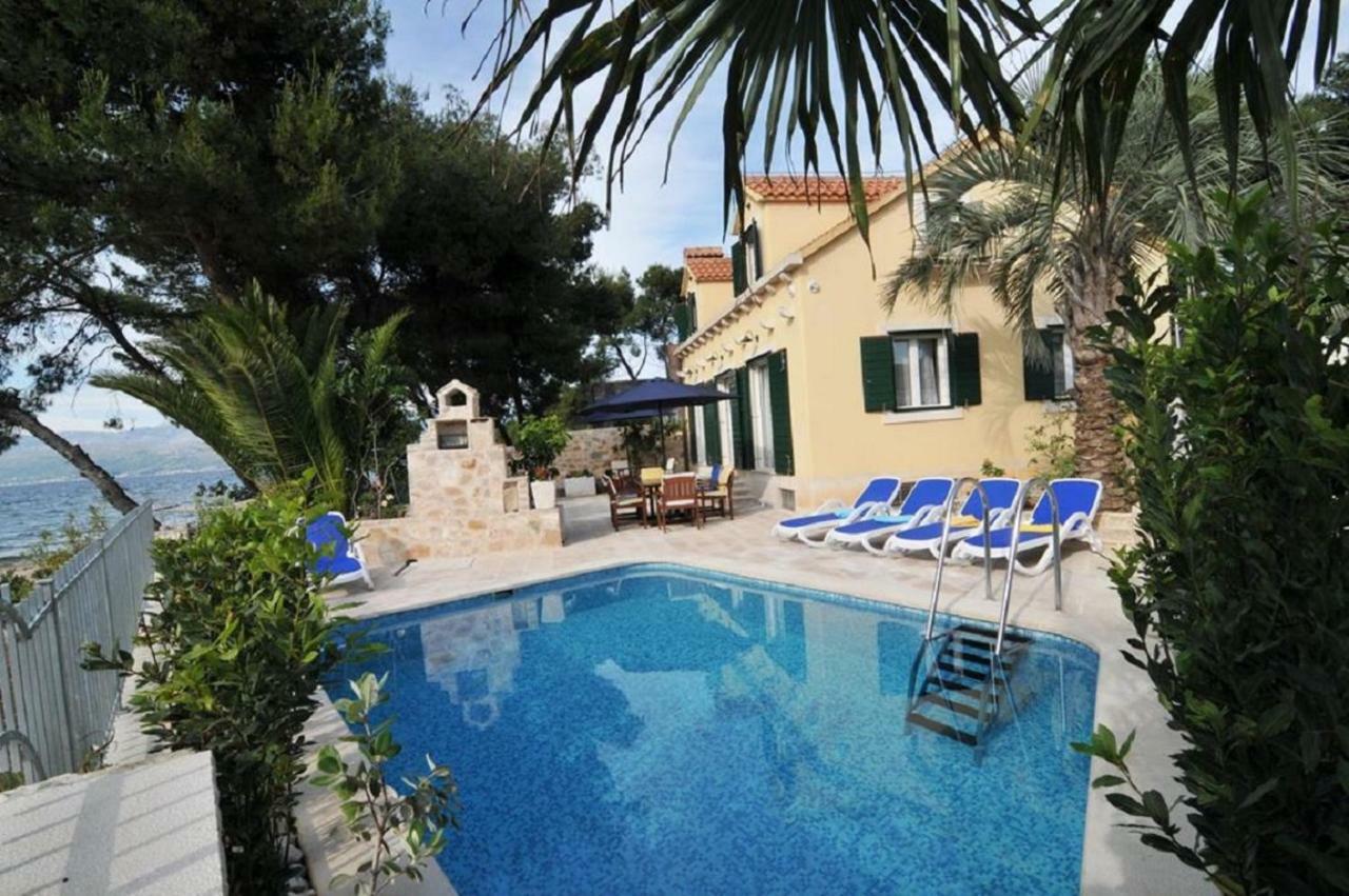 Deluxe Villa Sirena On The Beach With Pool Supetar Exterior photo