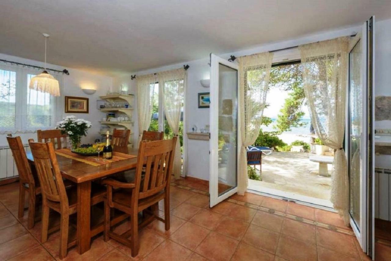 Deluxe Villa Sirena On The Beach With Pool Supetar Exterior photo